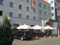 Jakýsi hotel Ibis. Hlavně byl hned u cesty.